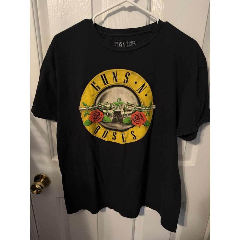 GUNS N' ROSES 2024 TOUR SHIRT DAULING PISTOLS WITH ROSES SIZE L